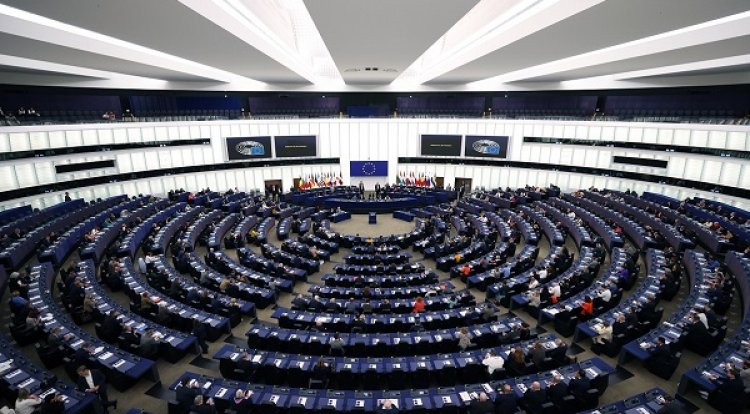 Το ψήφισμα, το οποίο αναφέρεται επίσης στα δικαιώματα των μειονοτήτων, εγκρίθηκε στο Ευρωπαϊκό Κοινοβούλιο.