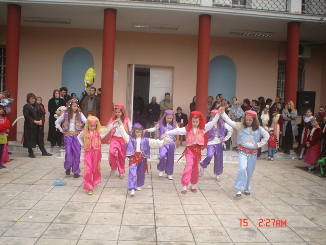 Aşağıköy Halk Oyunları Ekibi Şapçı Karnavalı’na renk kattı