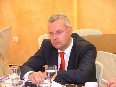 İLHAN AHMET: “TÜM AZINLIK AYDINLARINI İMAMLAR KONUSUNDA BENİM YATIRDIĞIM SORU ÖNERGESİNİ TEKRAR OKUMAYA DAVET EDİYORUM.”