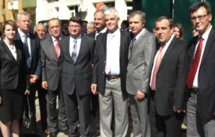 Bayrama erken secim damgasini vurdu 