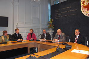 Geburtstagsgeschenk für die FUEV: Landeshauptmann Durnwalder gratuliert zum Netzwerk für Mehrsprachigkeit und sprachliche Vielfalt