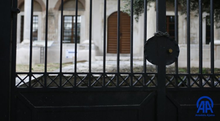 Binlerce Müslüman’ın yaşadığı Atina’daki tek resmi cami toplu ibadet ihtiyacını karşılamıyor  ...