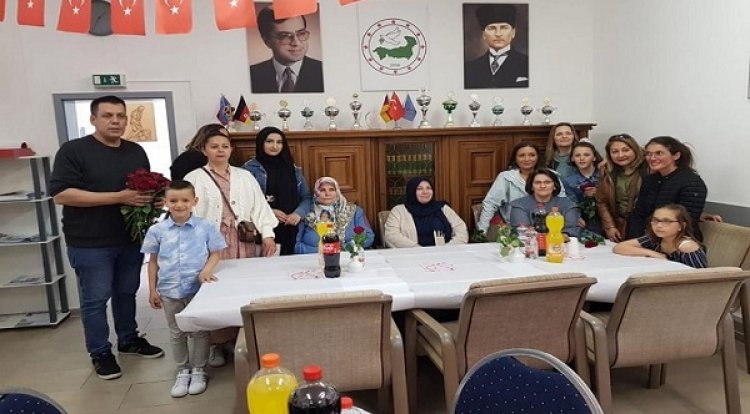 Gütersloh Aile Birliği Anneler Günü’nü kutladı