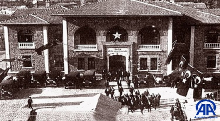 Anavatanımız Türkiye Cumhuriyeti’nin kuruluşunun 99. yılı ve 29 Ekim Cumhuriyet Bayramı kutlu olsun!