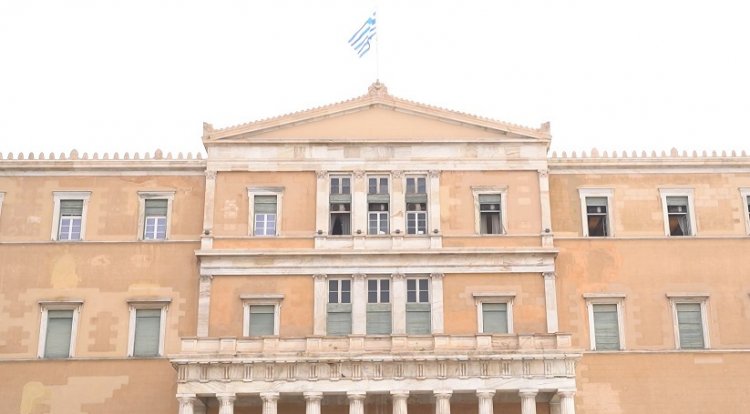 Yunanistan dinleme skandalının üstünü örtmeye çalışıyor