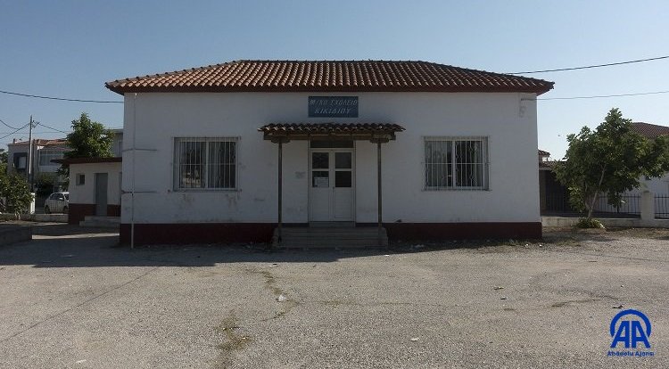 Political gazetesinde Batı Trakya’da kapatılan Türk ilkokulları hakkında haber 